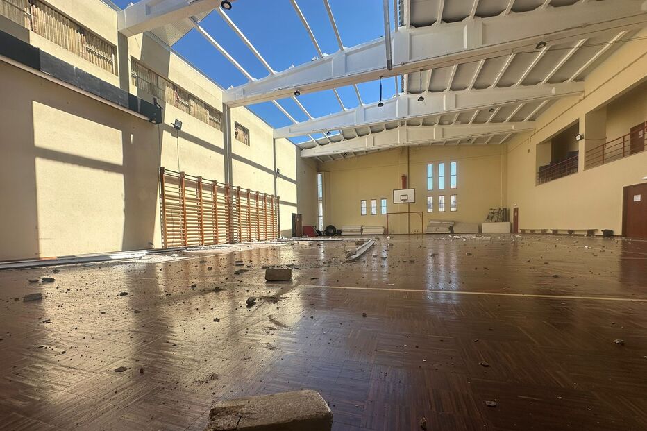 Vento forte arranca telhado do quartel dos Bombeiros de São Brás de Alportel