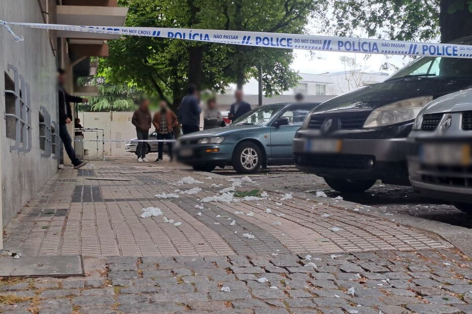 Jovem detido após destruir apartamento e receber PSP de catana na mão em Braga