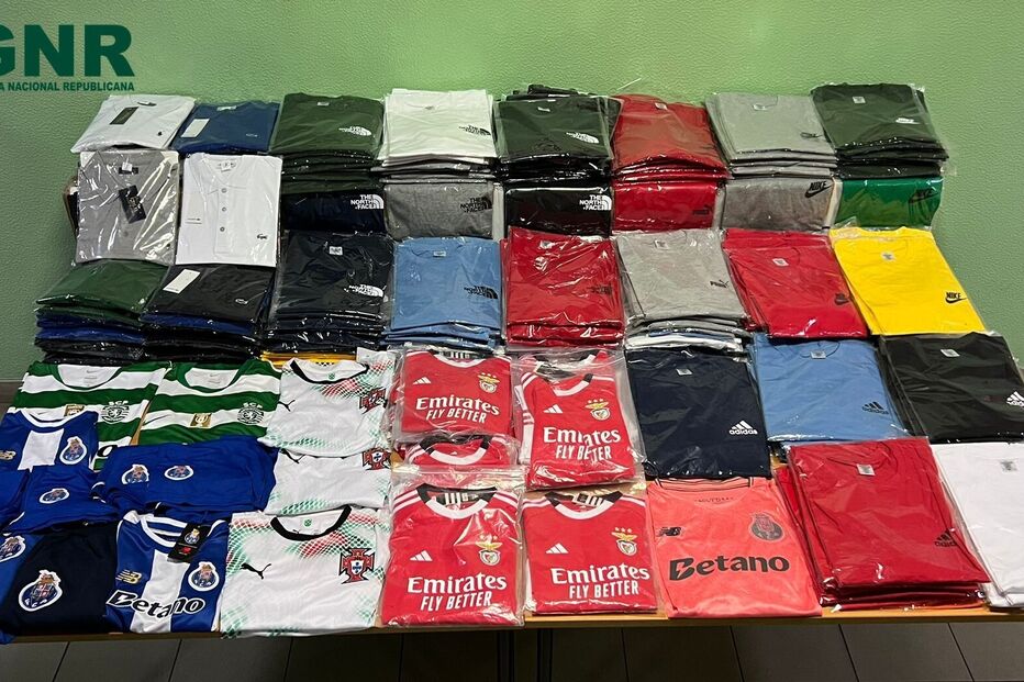 Homem identificado pela GNR de Águeda por vender vestuário contrafeito