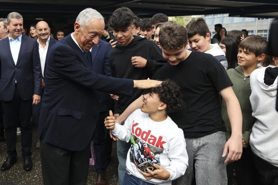 Marcelo recebido como estrela em escola de Águeda