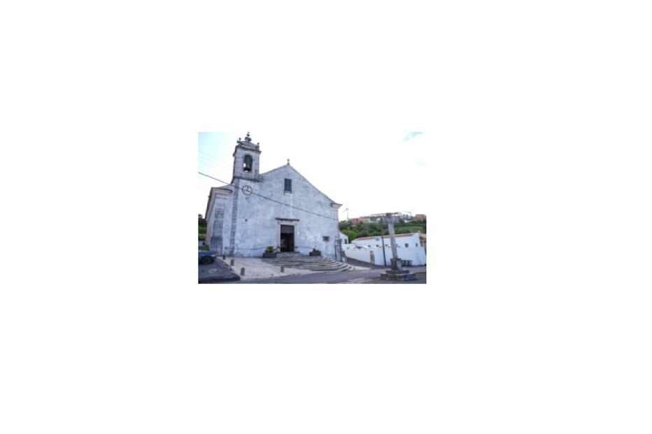 Igreja de São Pedro em Almargem do Bispo passa por recuperação.
