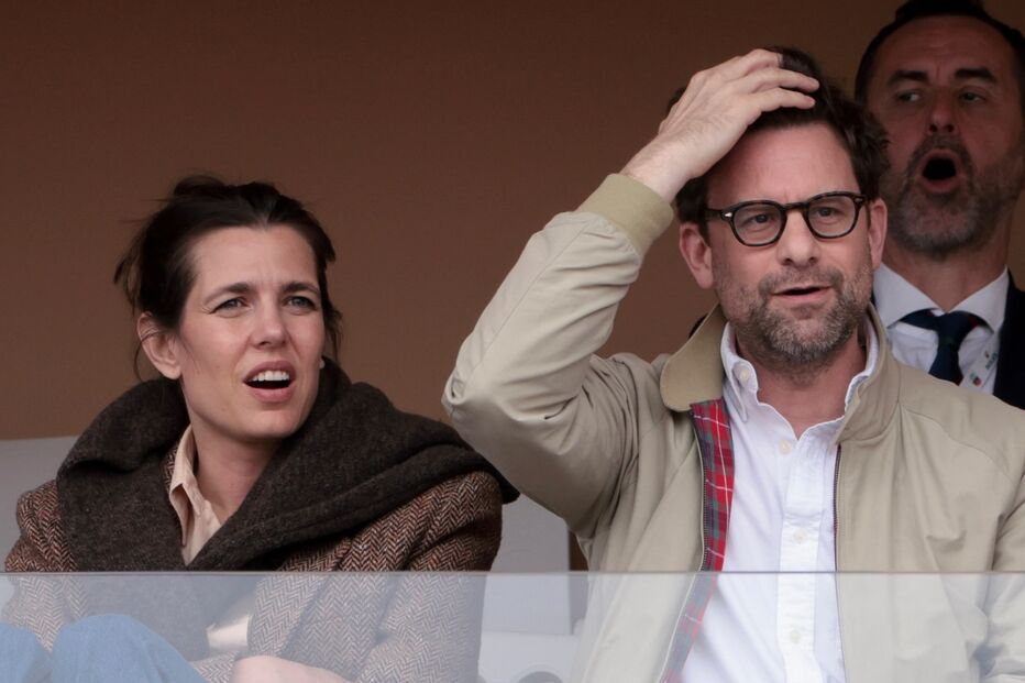 Charlotte Casiraghi e o escritor Nicolas Mathieu juntos num evento