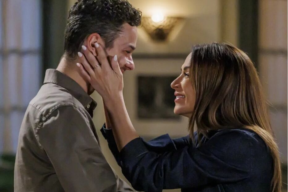 Inês e Pedro celebram o amor, com pedido de casamento.
