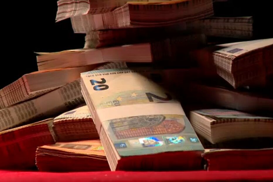 Disparam em joalharia para roubar nove mil euros e ouro