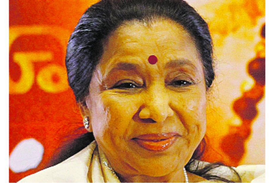 Asha Bhosle, ícone da música indiana, inspira gerações com sua voz