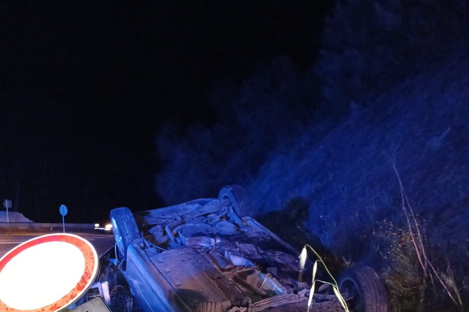 Mulher de 24 anos ferida com gravidade em despiste de carro em Montargil