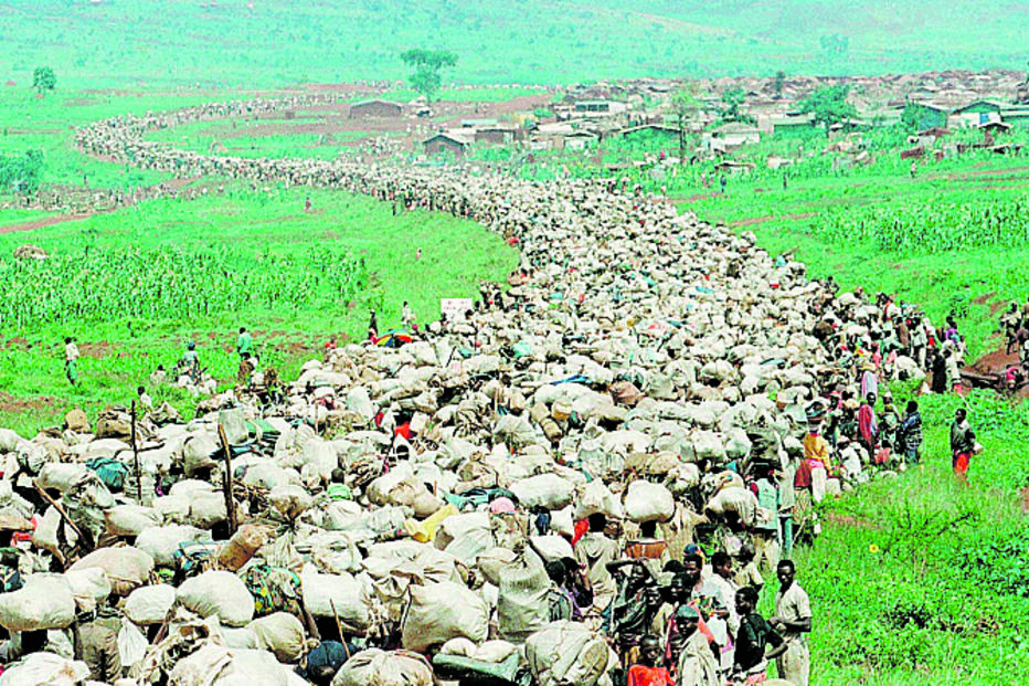Refugiados ruandeses fogem durante o genocídio de 1994