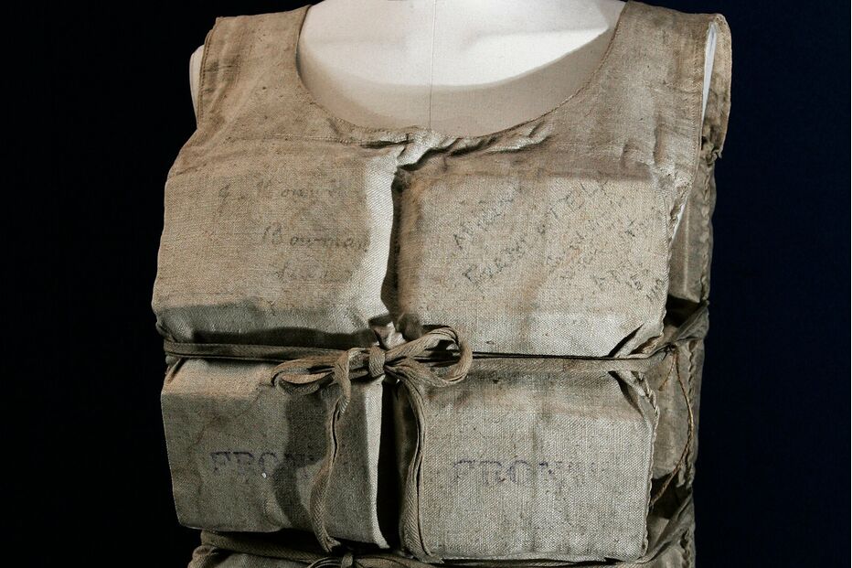 Colete salva-vidas do Titanic vendido em leilão por mais de 770 mil euros