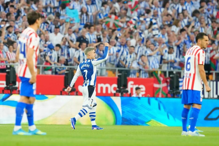 Jogadores da Real Sociedad celebram a conquista da Taça do Rei de Espanha