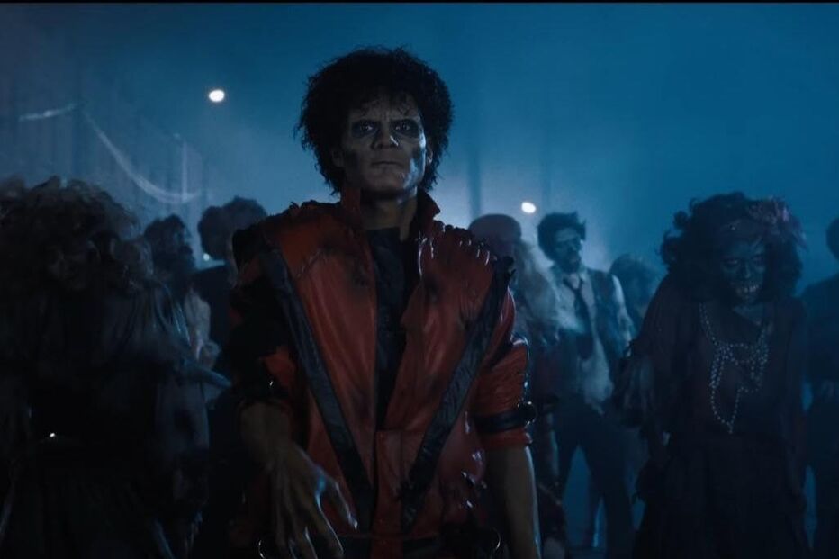 Michael Jackson surge como um zombie no videoclipe 'Thriller'