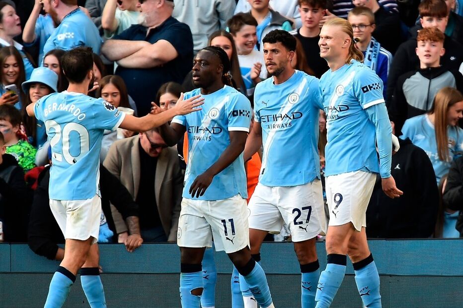Jogadores do City celebram vitória contra o Arsenal no Etihad