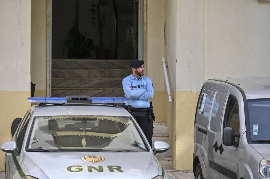 Entrega-se à GNR após atingir ex-mulher com dois tiros nas costas em Rio Maior