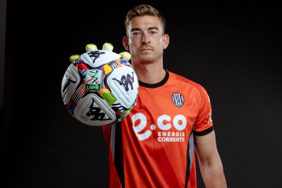 Guarda-redes Jonathan Klinsmann sofre lesão na coluna e falha o resto da época