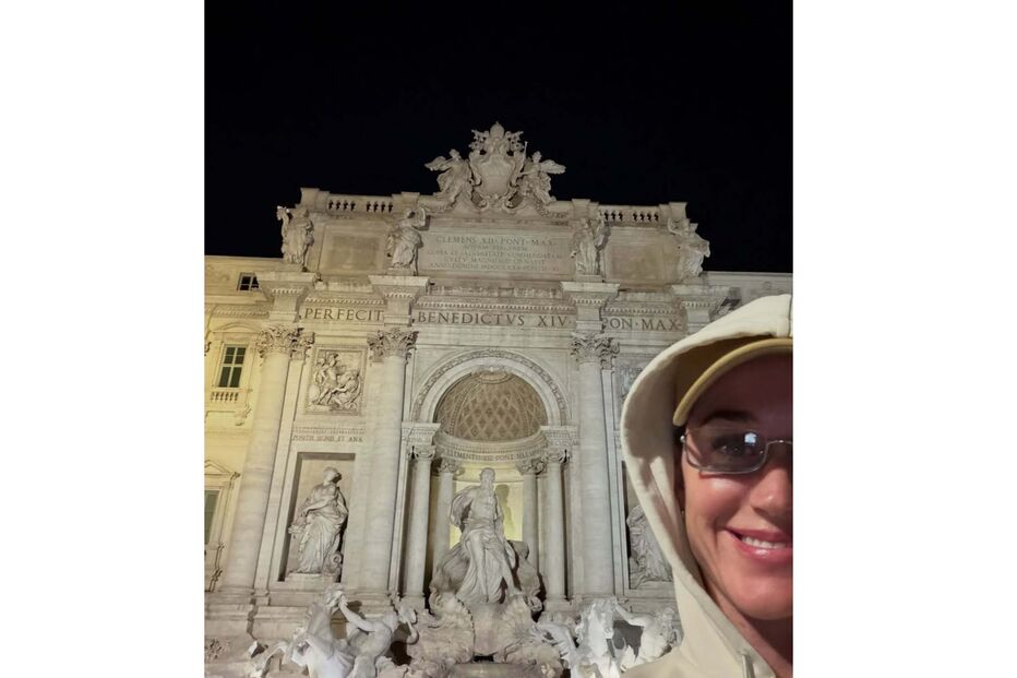 Katy Perry na Fontana di Trevi, Roma