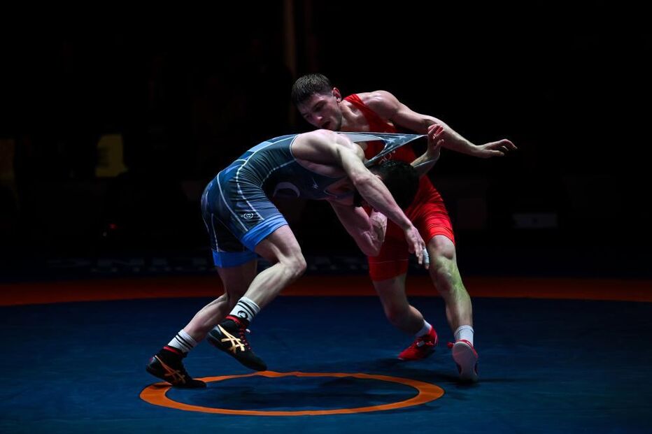 Dois lutadores competem num torneio