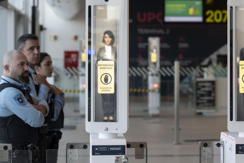 Aeroporto de Lisboa com controlo biométrico e fiscalização de passageiros