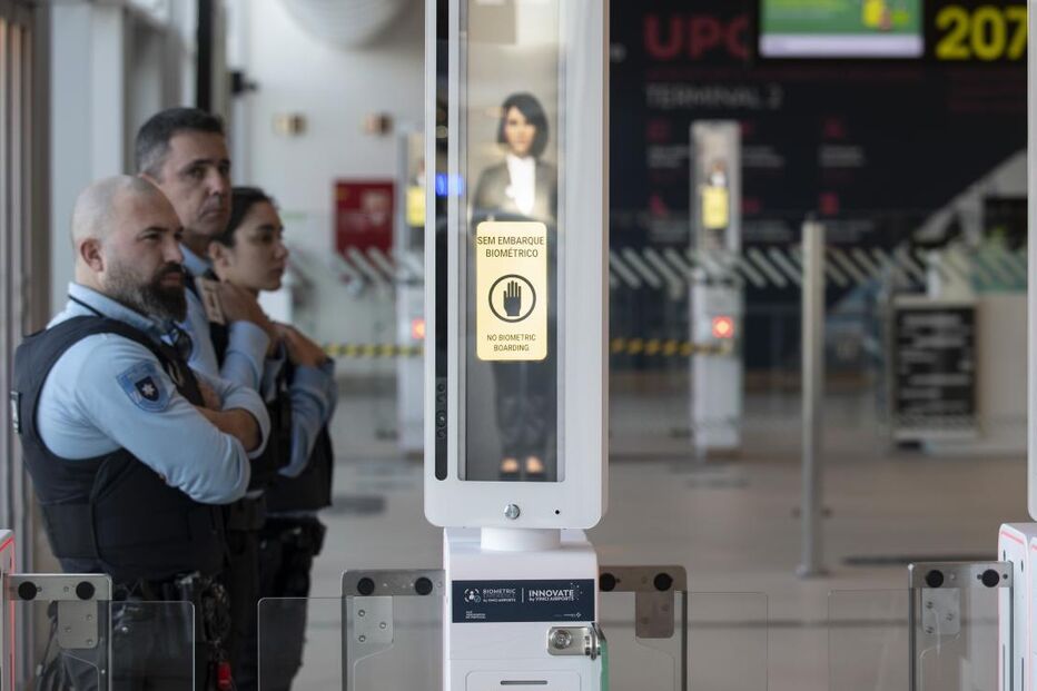 Aeroporto de Lisboa com controlo biométrico e fiscalização de passageiros