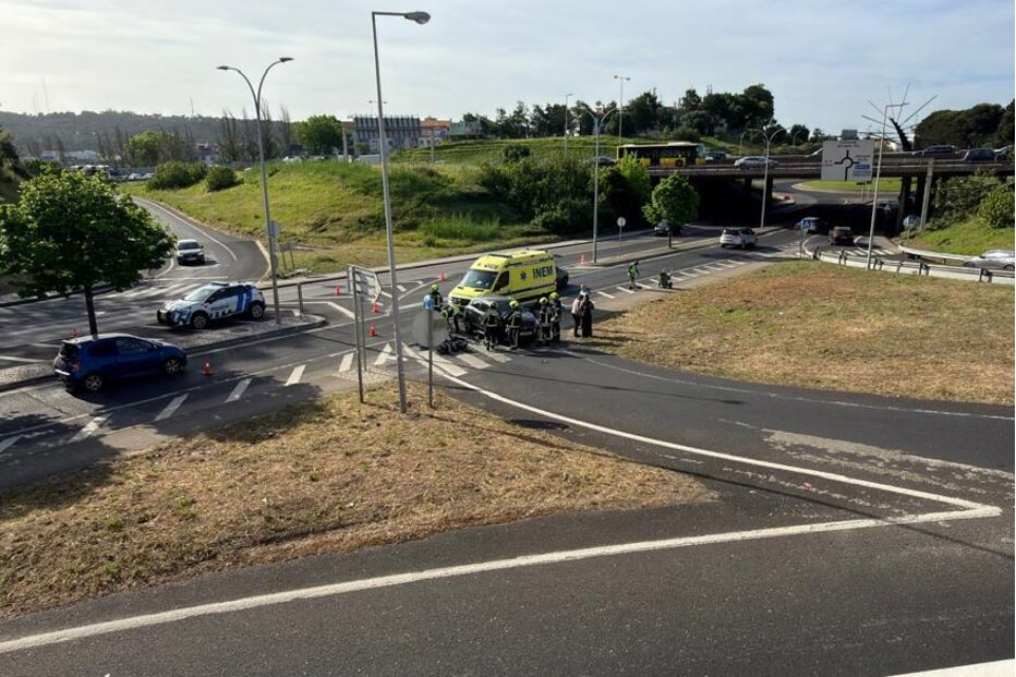 Colisão no IC19: um ferido grave transportado para o Hospital de São Francisco Xavier, em Lisboa