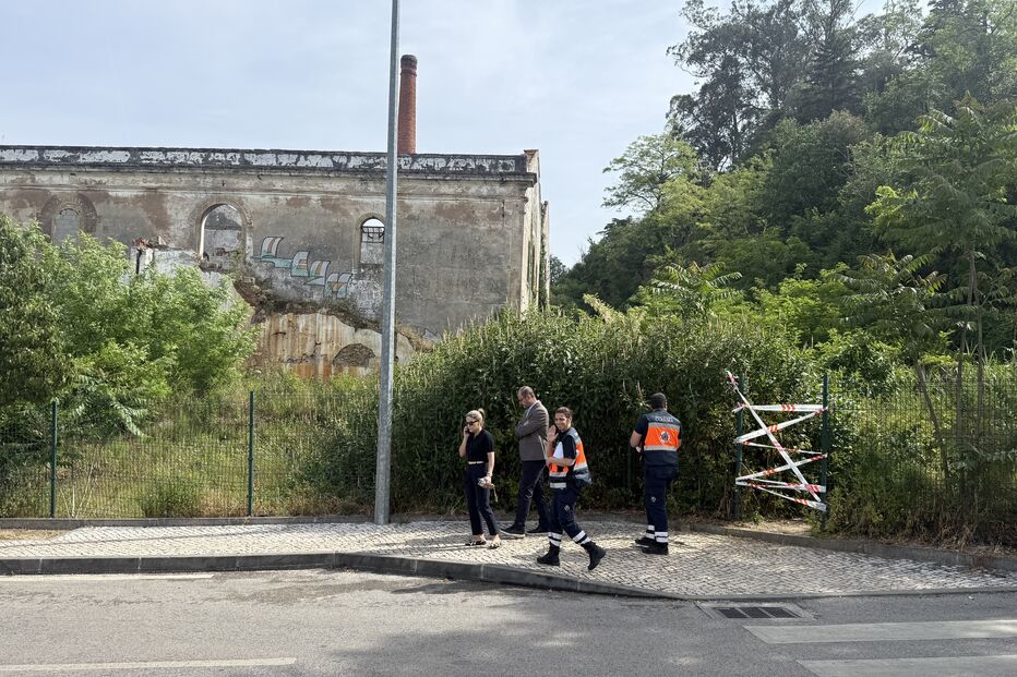 Incêndio deflagrou em fábrica devoluta, em Coimbra