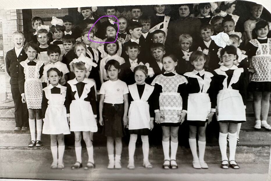 Olga na escola com os colegas em 1985, dois anos antes do acidente nuclear