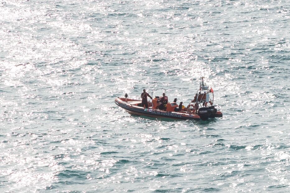 Homem morre após naufrágio de embarcação de pesca perto de Sagres