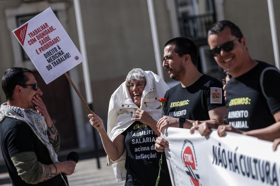 Trabalhadores da EGEAC protestam frente à Câmara de Lisboa por melhores salários