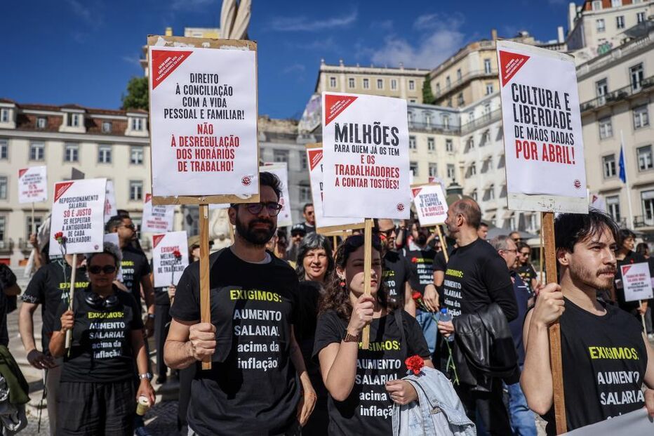 Trabalhadores da EGEAC protestam frente à Câmara de Lisboa por melhores salários