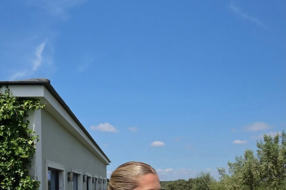 Júlia Palha celebra despedida de solteira com amigos antes do casamento