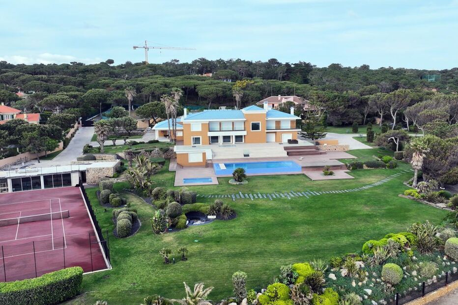 Mulher do ex-'patrão' da Formula 1 compra mansão em Cascais por 40 milhões de euros