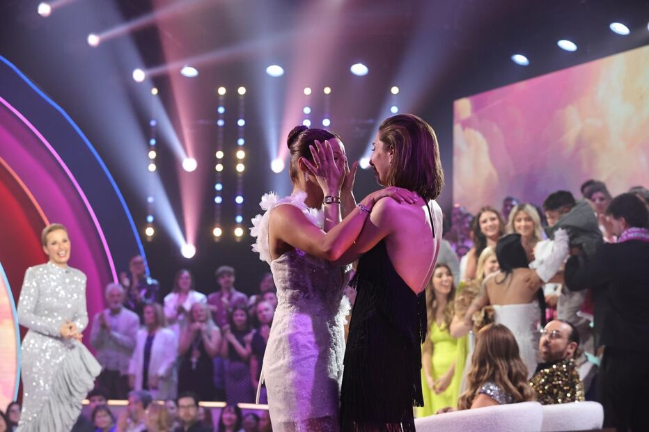 Eva celebra vitória com Tiago e Liliana após traição no programa da TVI