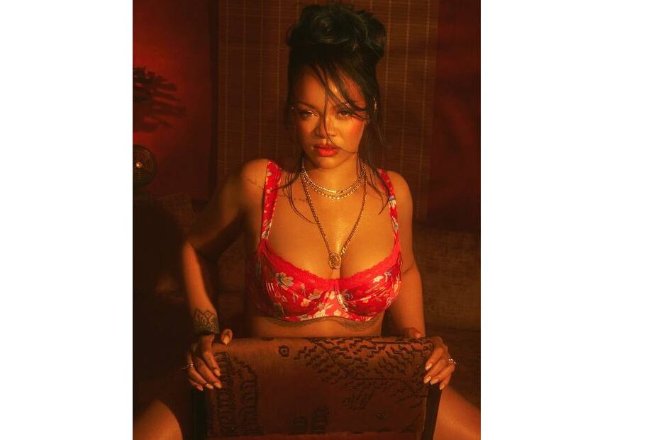 Rihanna exibe lingerie e poder após a maternidade