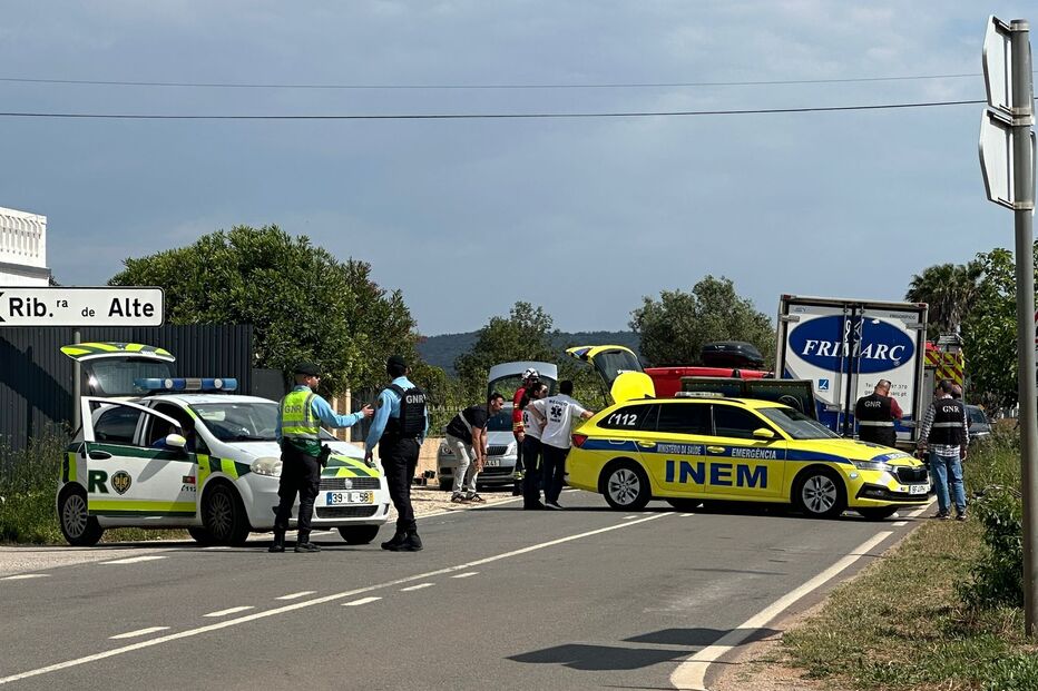 Homem morre em colisão entre bicicleta e carrinha de mercadorias em Albufeira