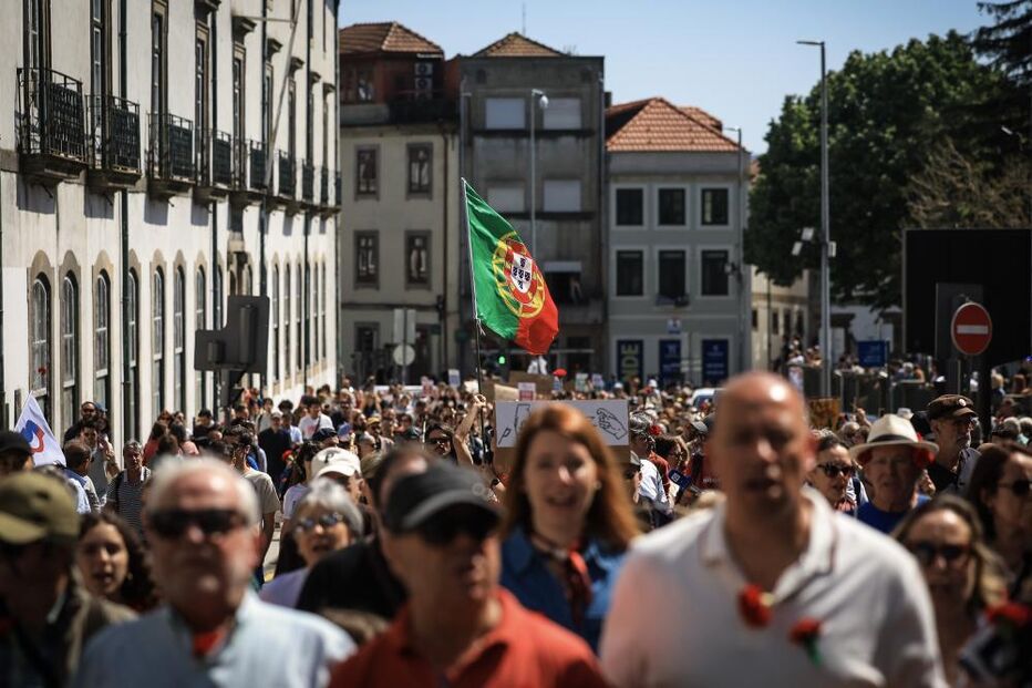 Marcha pelo 25 de Abril no Porto
