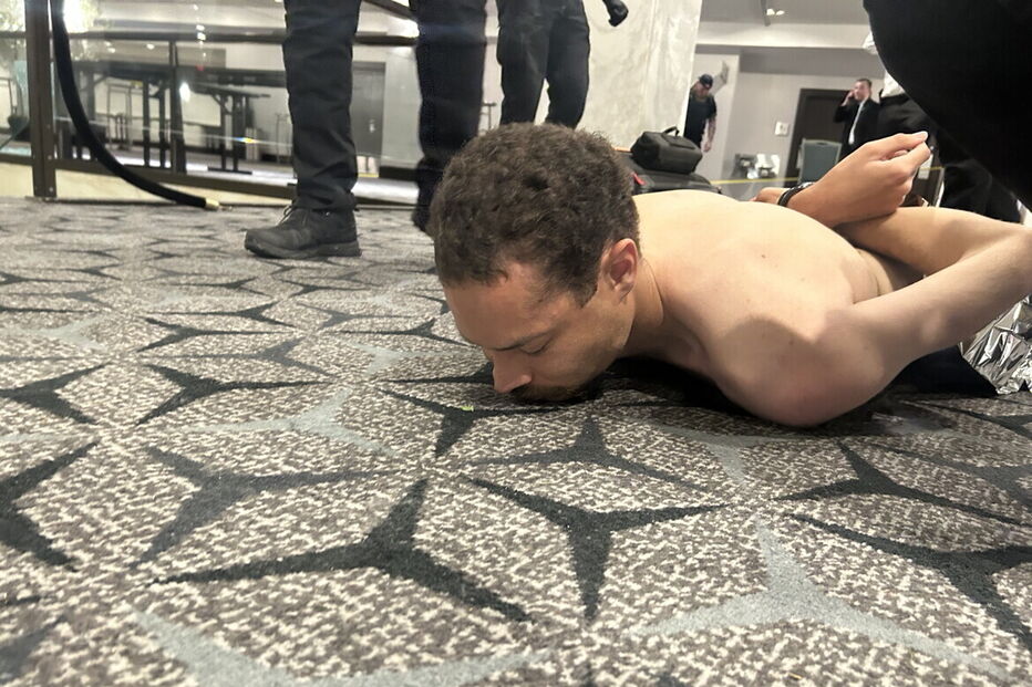 Homem detido após a retirada de Trump da sala