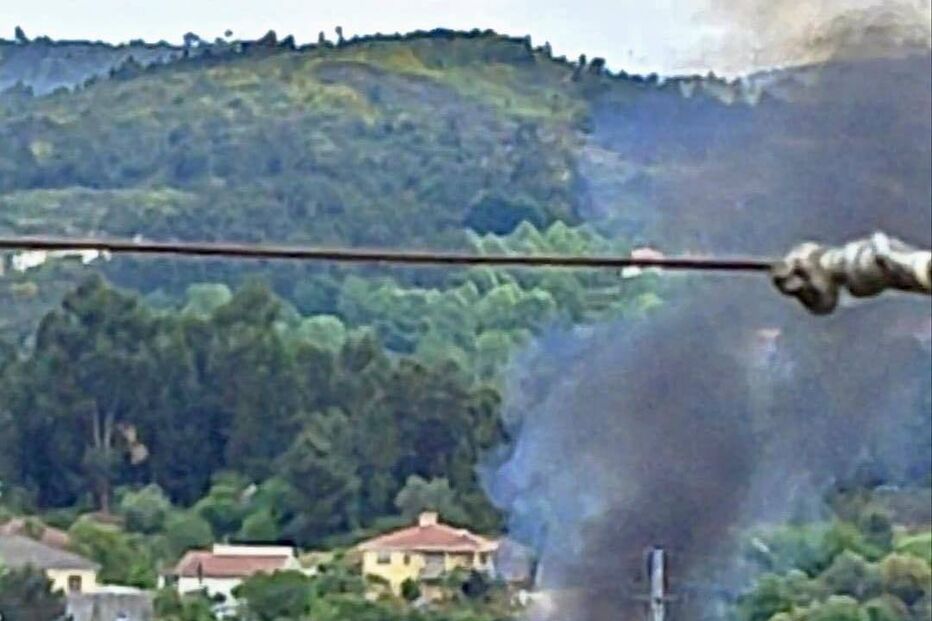 Incêndio numa fábrica de paletes em Cabeceiras de Basto