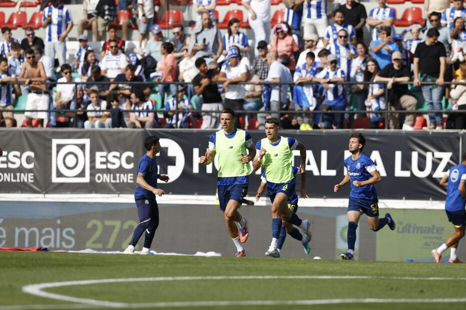 Equipa do FC Porto no aquecimento