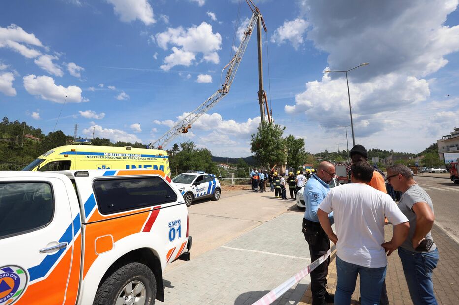 Queda de grua provoca um morto e um ferido grave em Coimbra