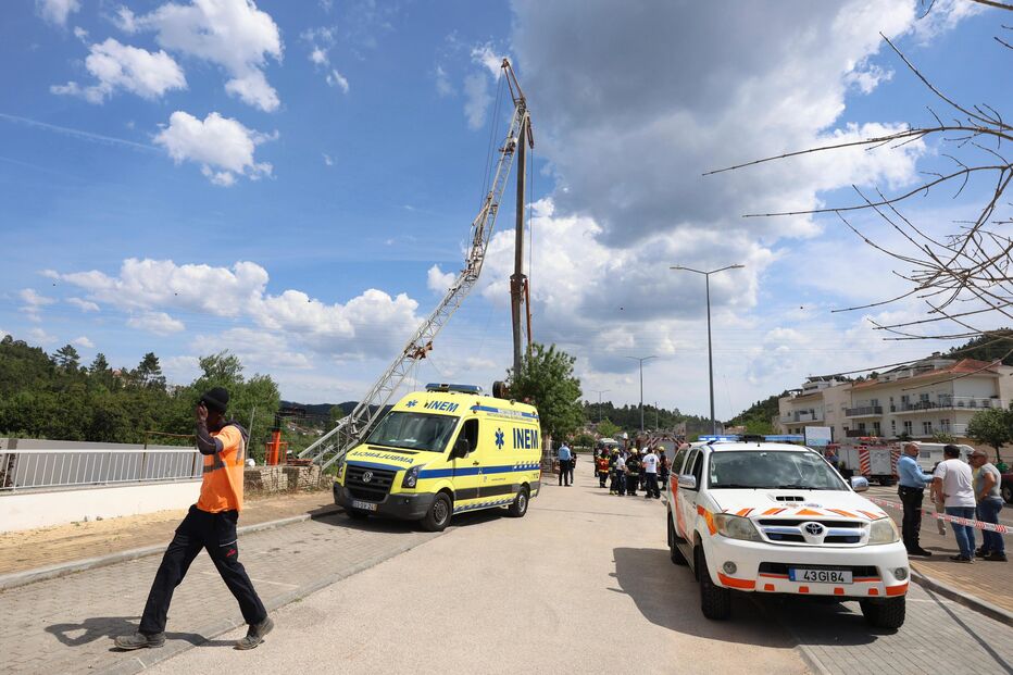 Queda de grua provoca um morto e um ferido grave em Coimbra