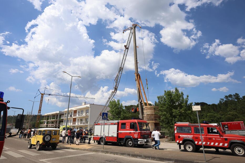 Queda de grua provoca um morto e um ferido grave em Coimbra