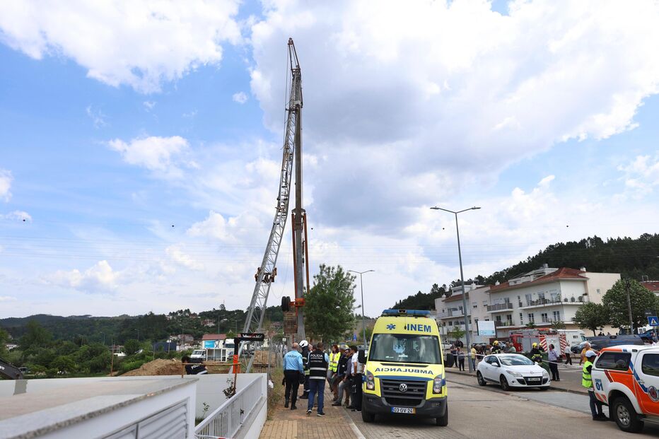 Queda de grua provoca um morto e um ferido grave em Coimbra