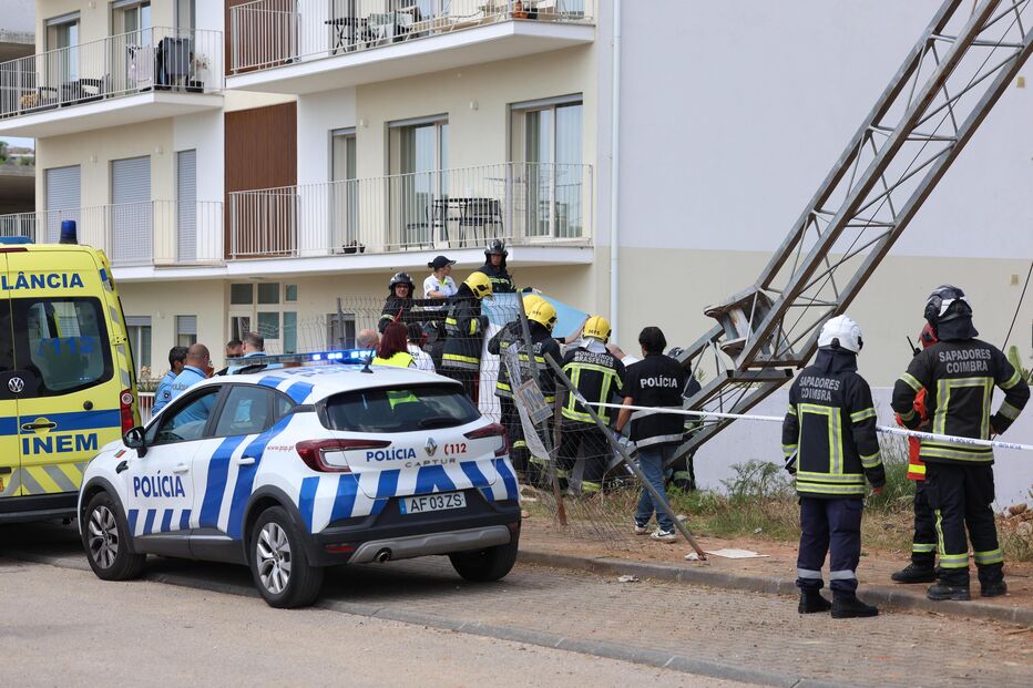 Queda de grua provoca um morto e um ferido grave em Coimbra