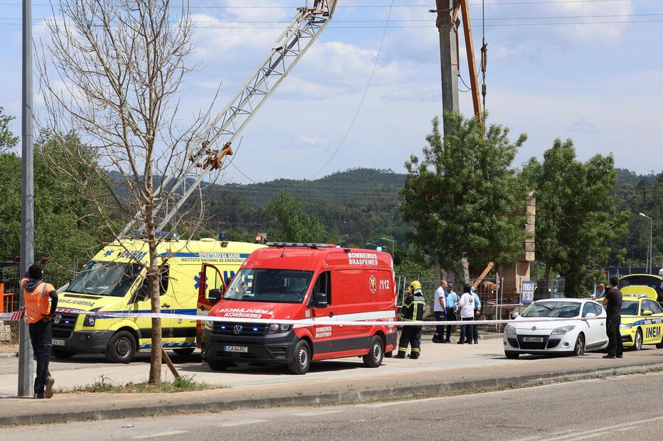 Queda de grua provoca um morto e um ferido grave em Coimbra