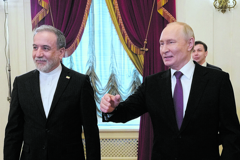 MNE iraniano Abbas Araghchi reuniu-se com o presidente russo Vladimir Putin