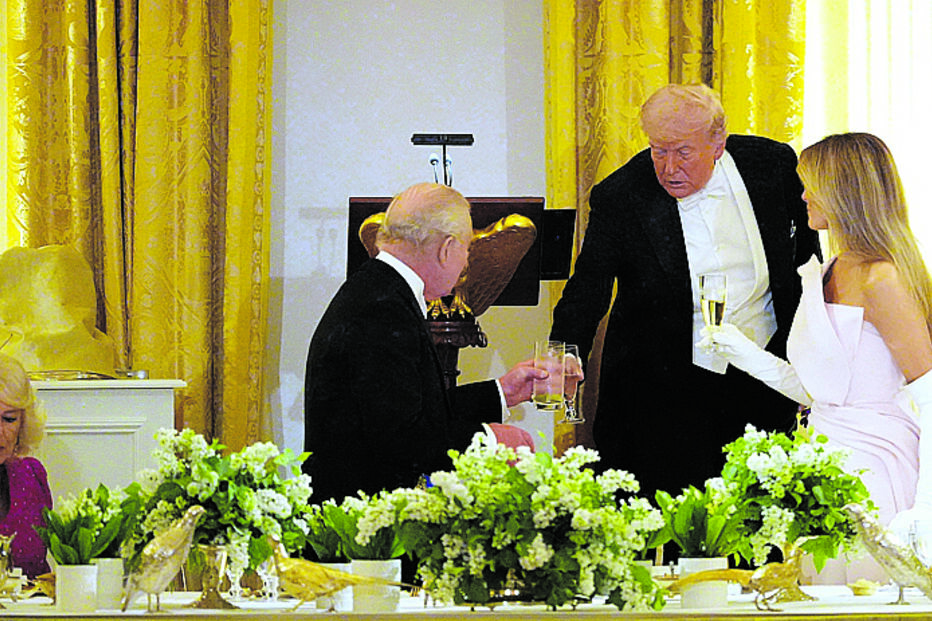 Carlos III brindou com Donald Trump e Melania