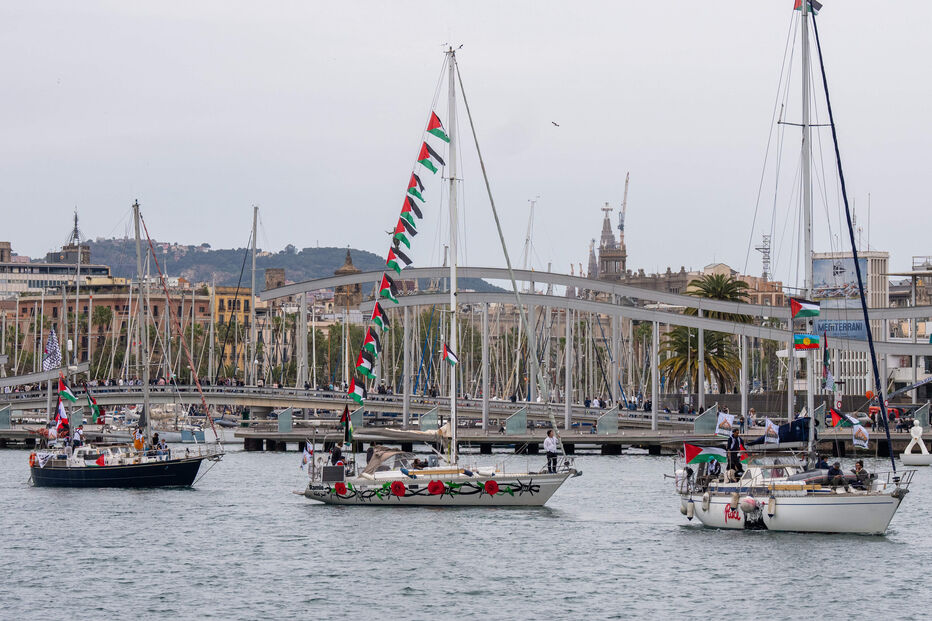 A Flotilha protesta em Barcelona contra o bloqueio de Gaza, defendendo missões humanitárias