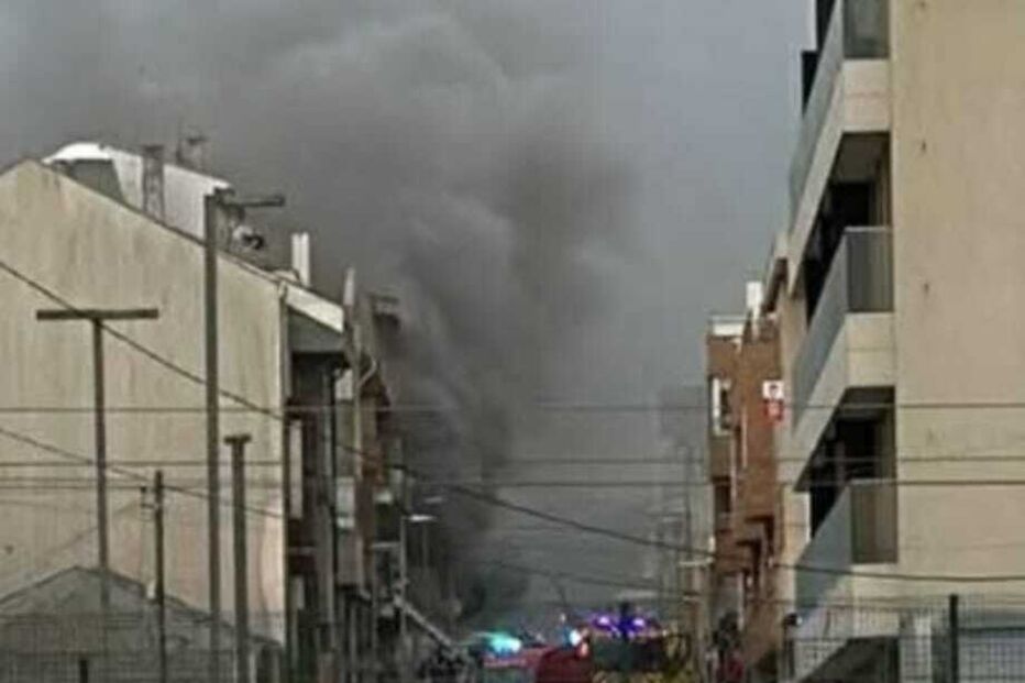 Dois homens e um agente da PSP feridos em incêndio num prédio em Espinho