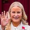 <![CDATA[ Mette-Marit reaparece pela primeira vez após transplante de pulmão ]]>