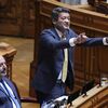 <![CDATA[ Ventura insiste na reforma aos 65 anos e PSD acusa-o de querer acabar com o futuro dos jovens ]]>