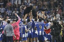 Farioli e equipa festejam conquista do campeonato