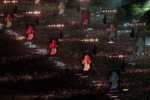 Shakira atrai multidão em Copacabana, Rio de Janeiro, com concerto memorável